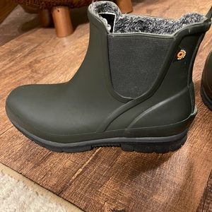 Bogs waterproof rain boot dark green